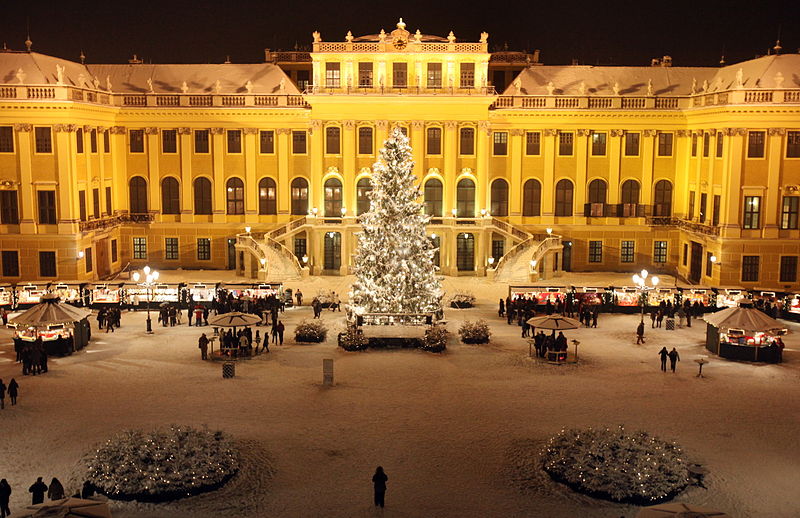 800px Winterlandschaft Schoenbrunn Foto G. Fally